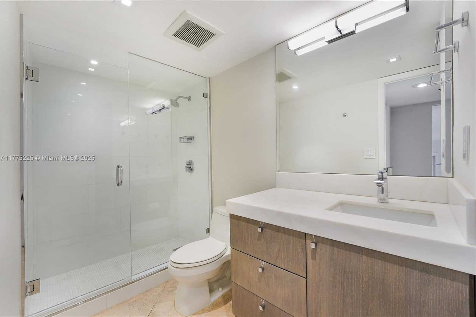 Small Image of 2025 BRICKELL AVE #605, Miami Number 12