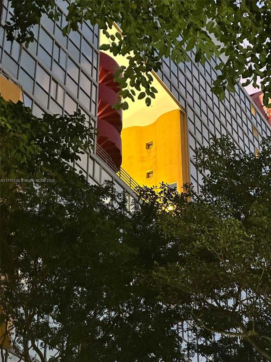 Small Image of 2025 BRICKELL AVE #605, Miami Number 23