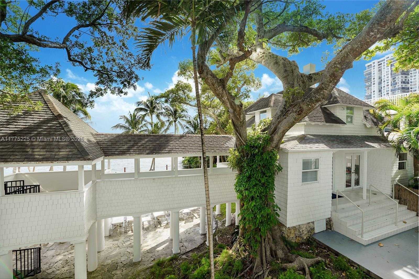 Small Image of 2025 BRICKELL AVE #605, Miami Number 3