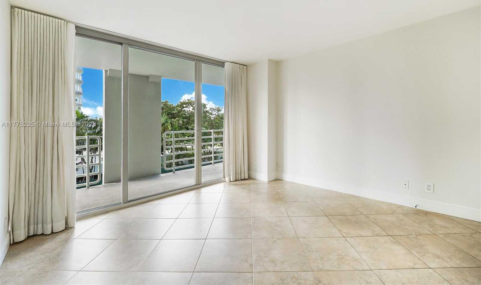 Small Image of 2025 BRICKELL AVE #605, Miami Number 4