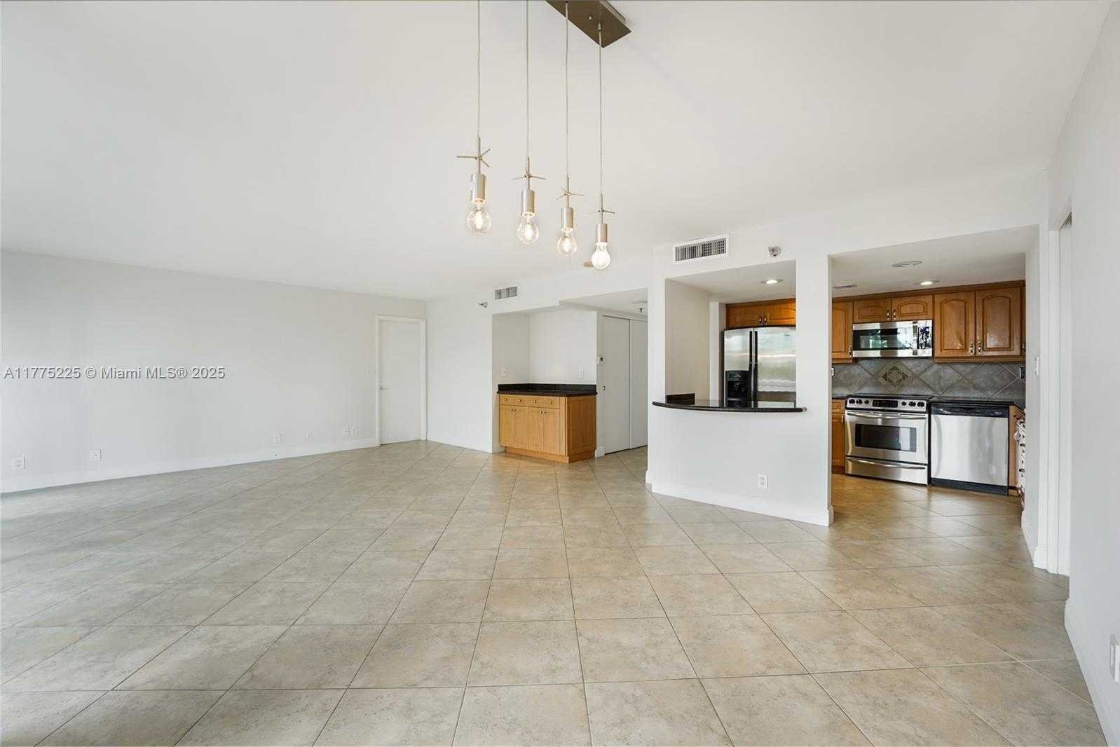 Small Image of 2025 BRICKELL AVE #605, Miami Number 6