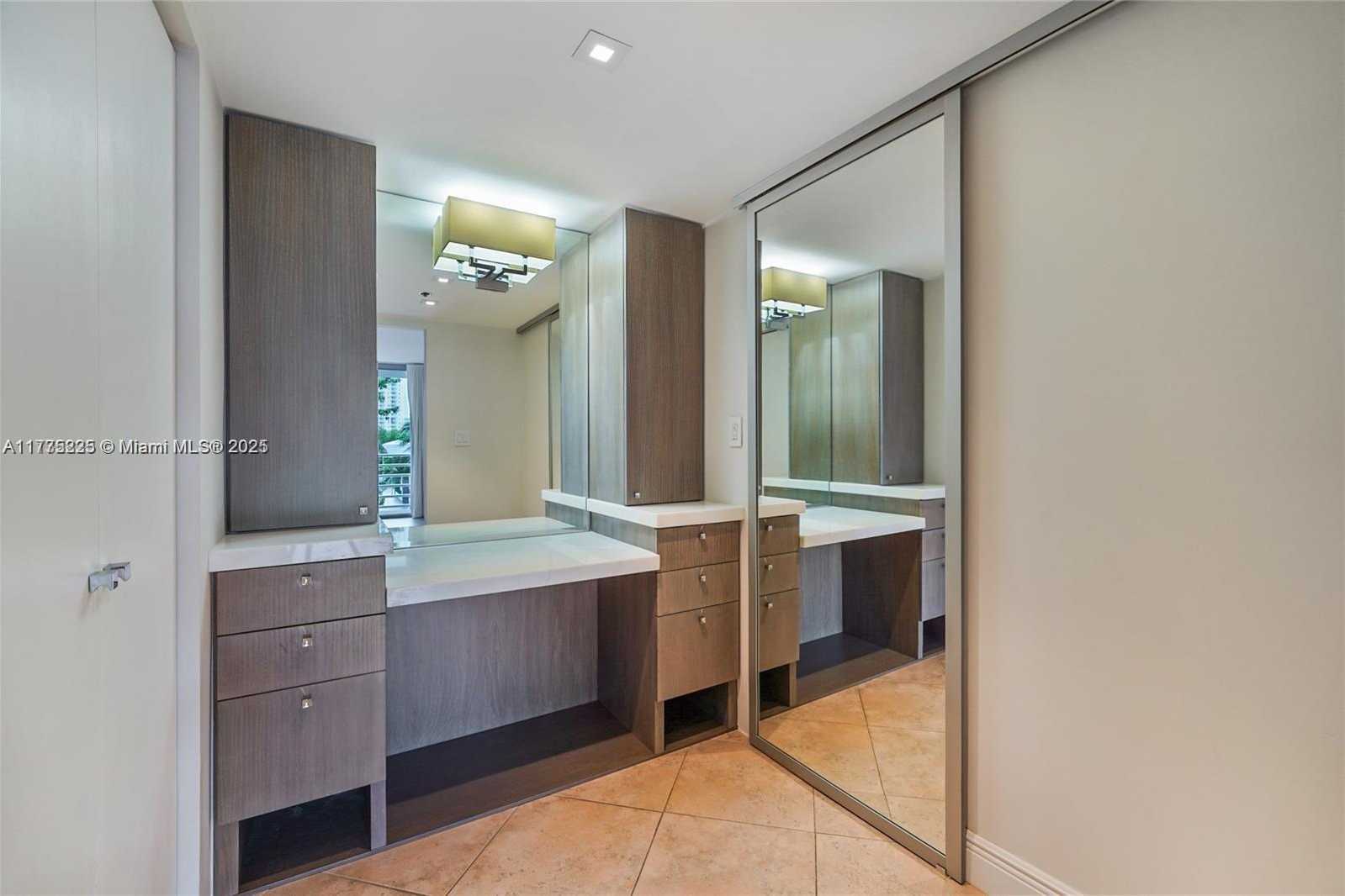 Small Image of 2025 BRICKELL AVE #605, Miami Number 8