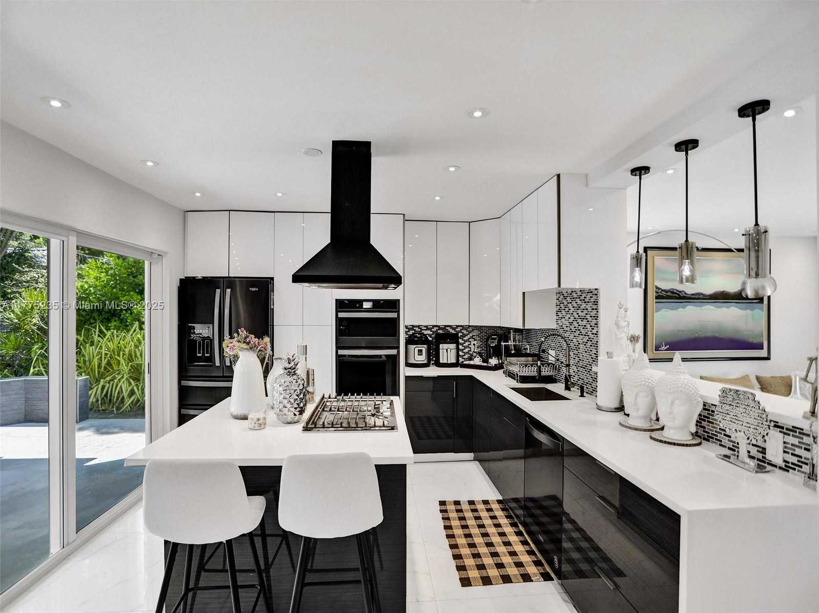 Small Image of 1273 NORTH EAST 92ND ST, Miami Shores Number 2