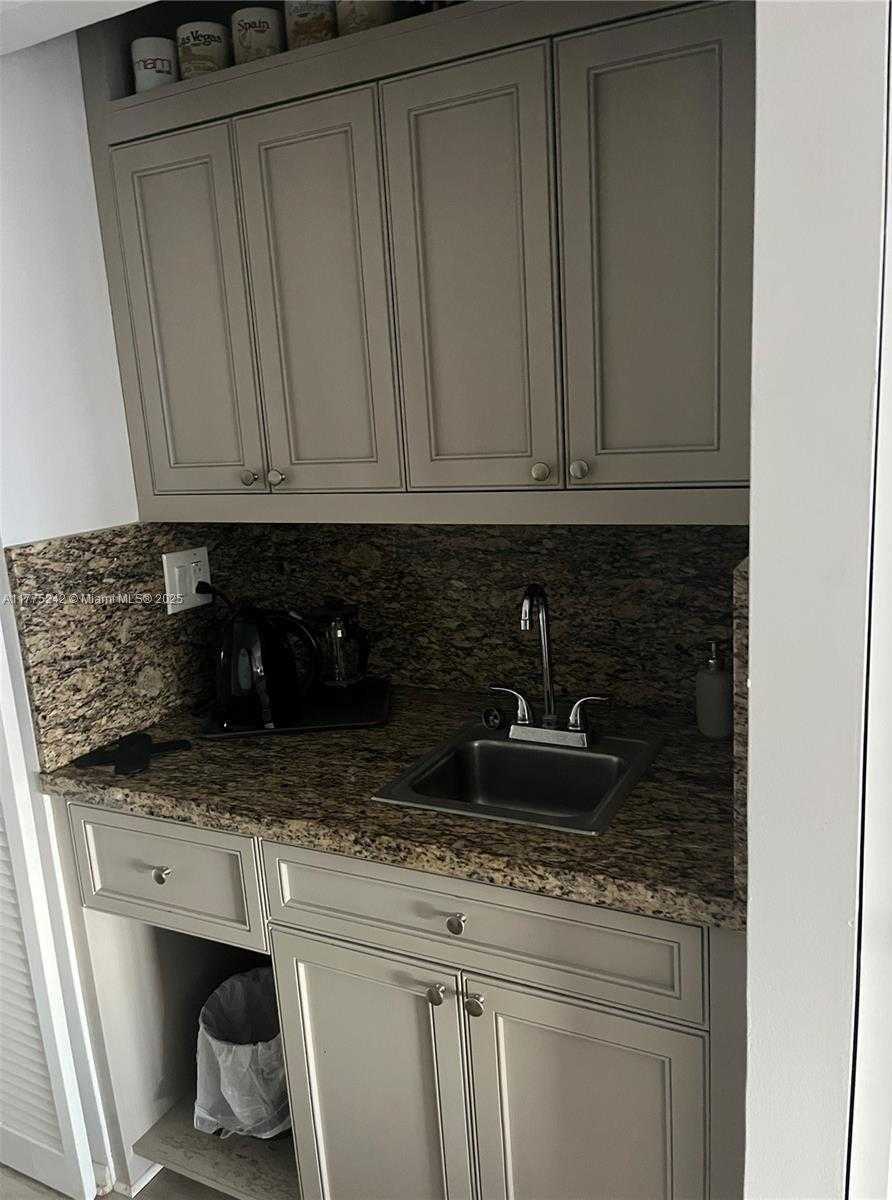 Small Image of 11111 BISCAYNE BLVD #11D, Miami Number 12