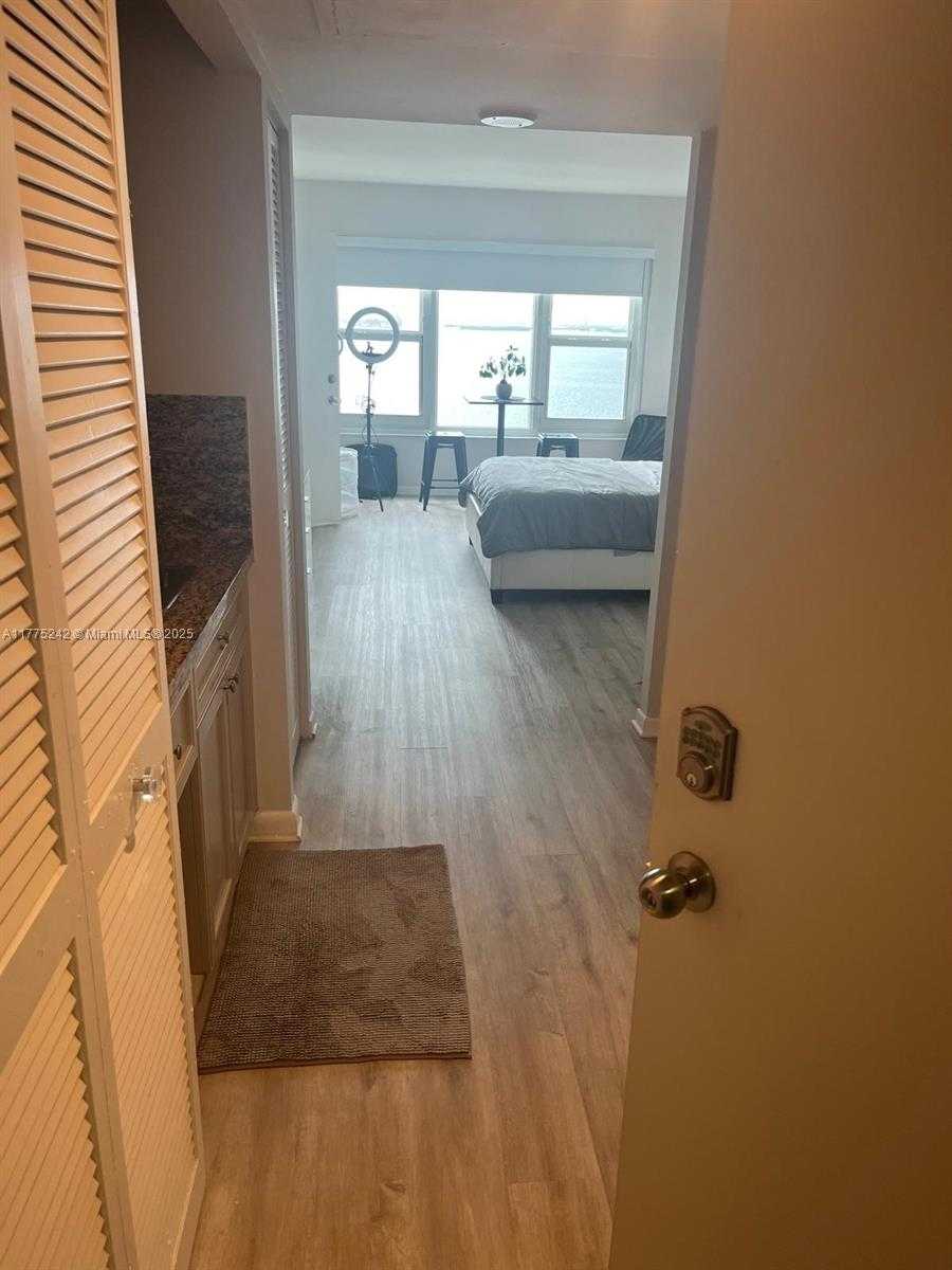 Small Image of 11111 BISCAYNE BLVD #11D, Miami Number 2