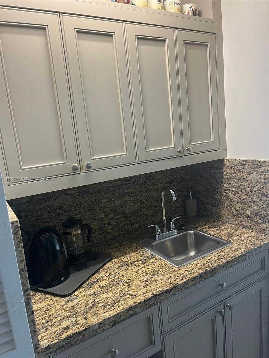 Small Image of 11111 BISCAYNE BLVD #11D, Miami Number 6