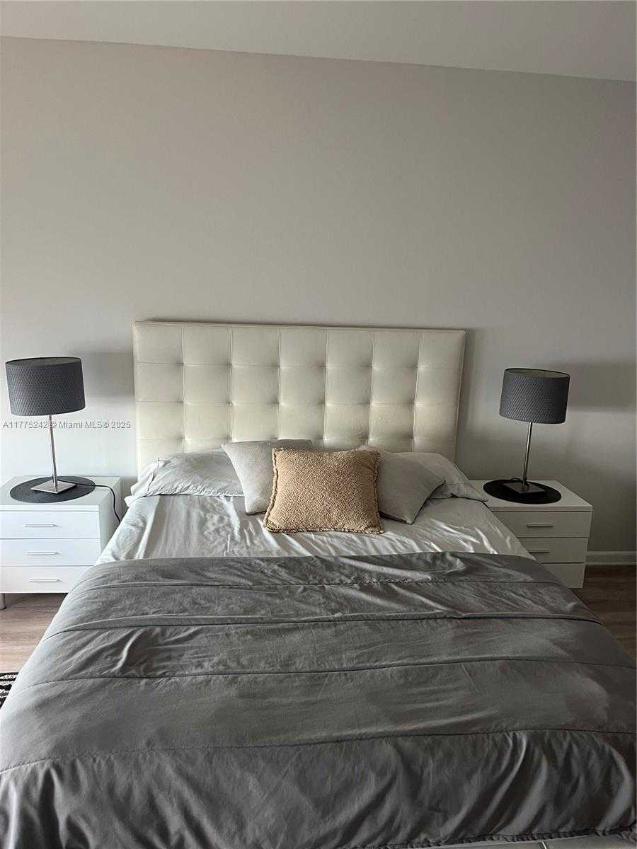 Small Image of 11111 BISCAYNE BLVD #11D, Miami Number 9