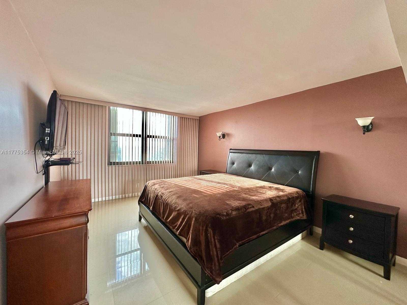 Small Image of 2401 SOUTH OCEAN DR #707, Hollywood Number 14
