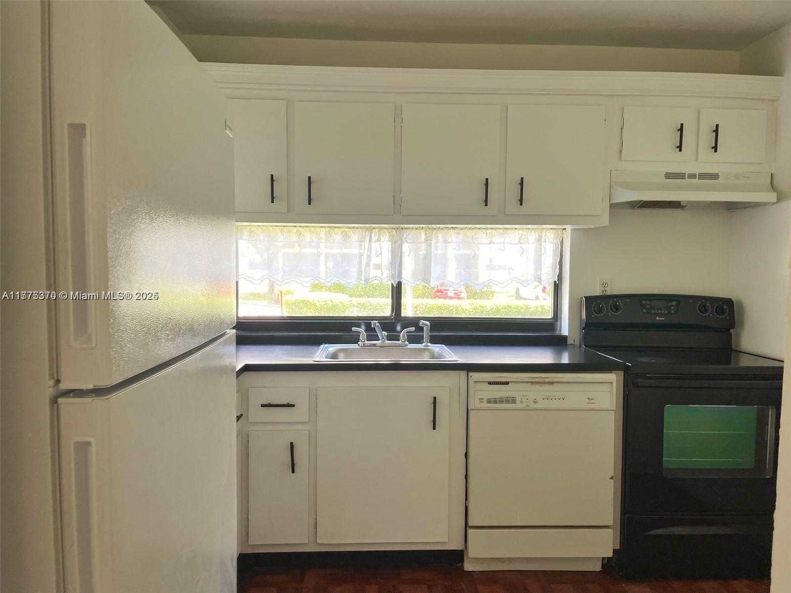 Small Image of 16909 NORTH BAY RD #107, Sunny Isles Beach Number 6