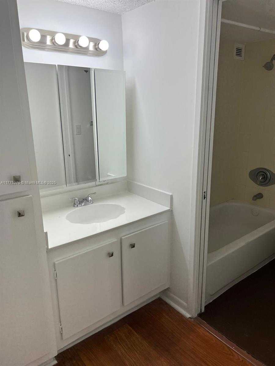 Small Image of 16909 NORTH BAY RD #107, Sunny Isles Beach Number 8