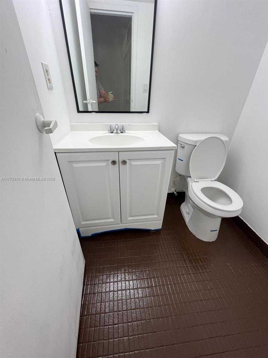 Small Image of 16909 NORTH BAY RD #107, Sunny Isles Beach Number 9