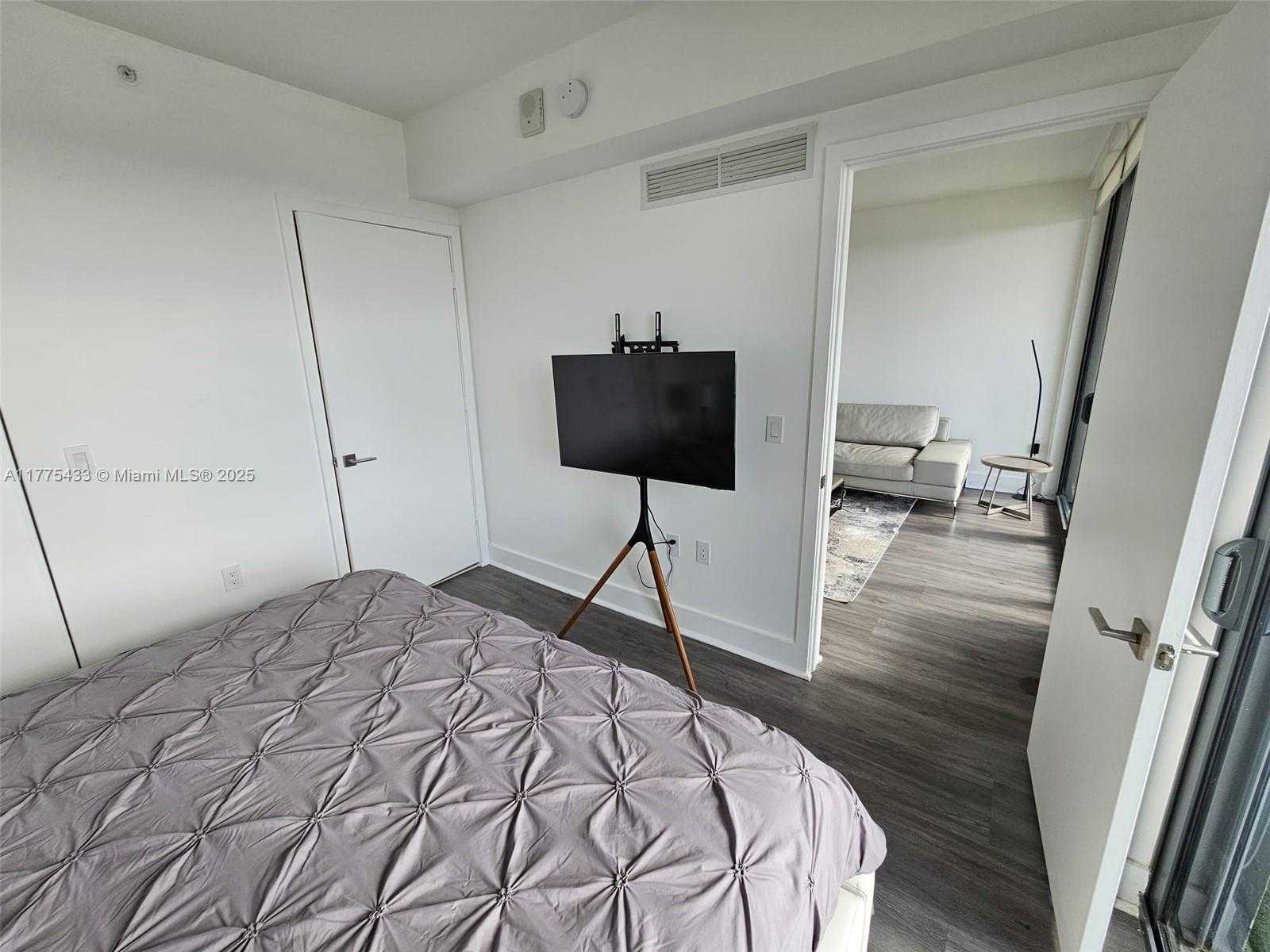 Small Image of 121 NORTH EAST 34 ST #2511, Miami Number 18