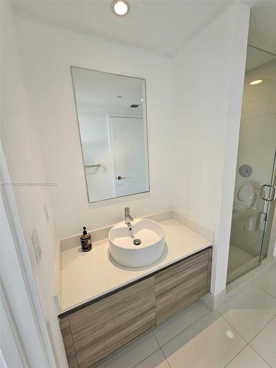 Small Image of 121 NORTH EAST 34 ST #2511, Miami Number 21