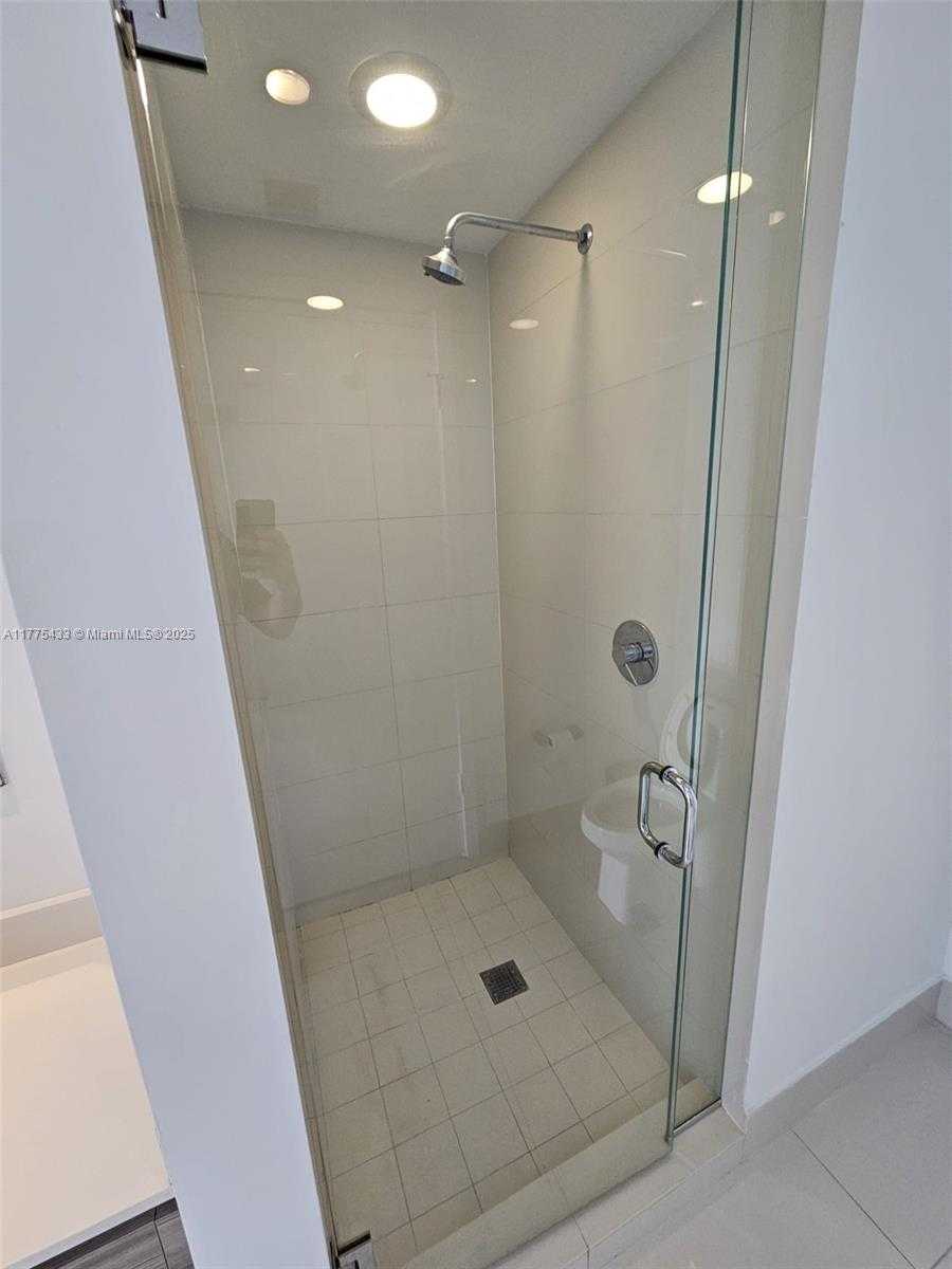 Small Image of 121 NORTH EAST 34 ST #2511, Miami Number 22
