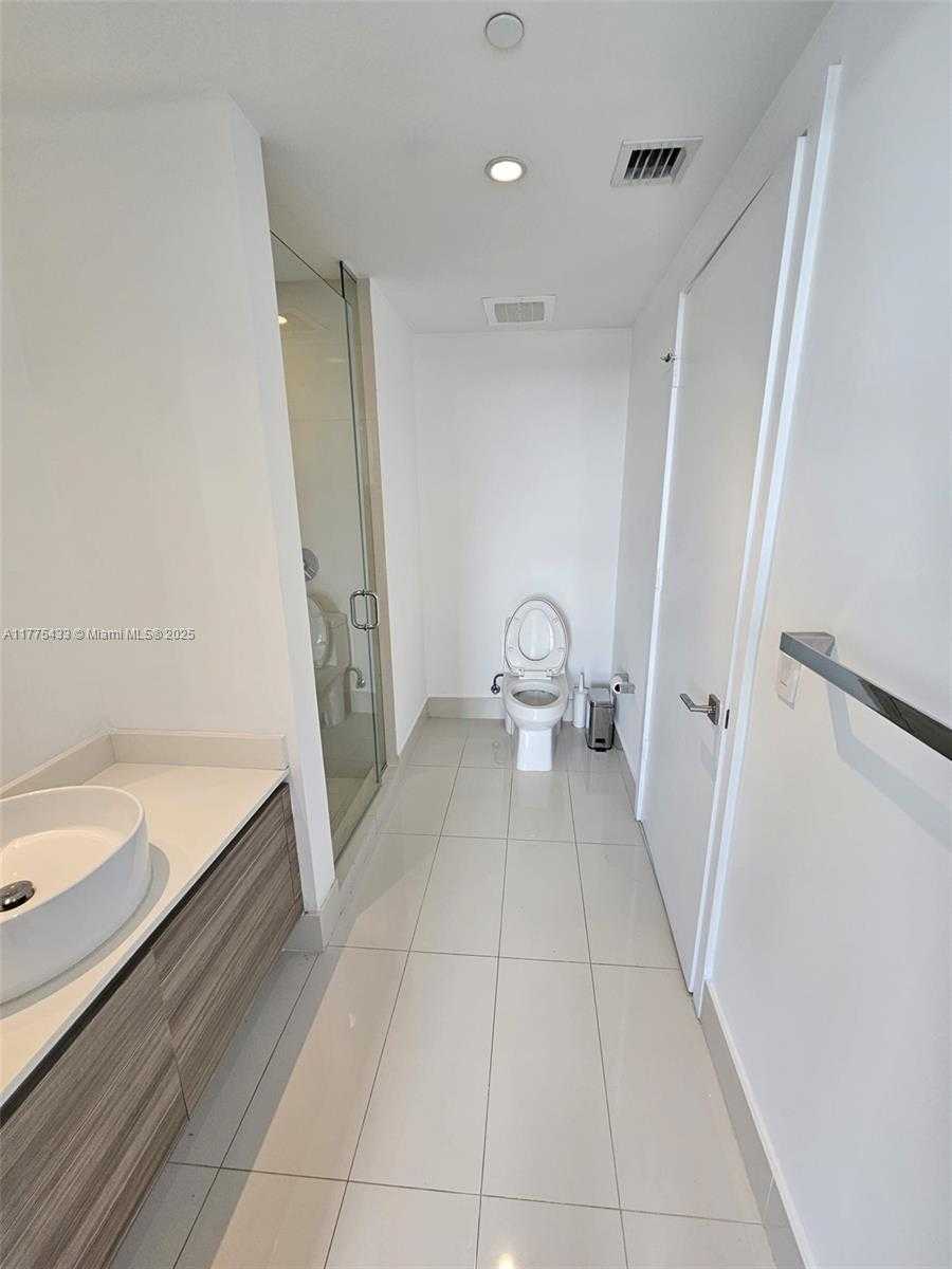 Small Image of 121 NORTH EAST 34 ST #2511, Miami Number 23