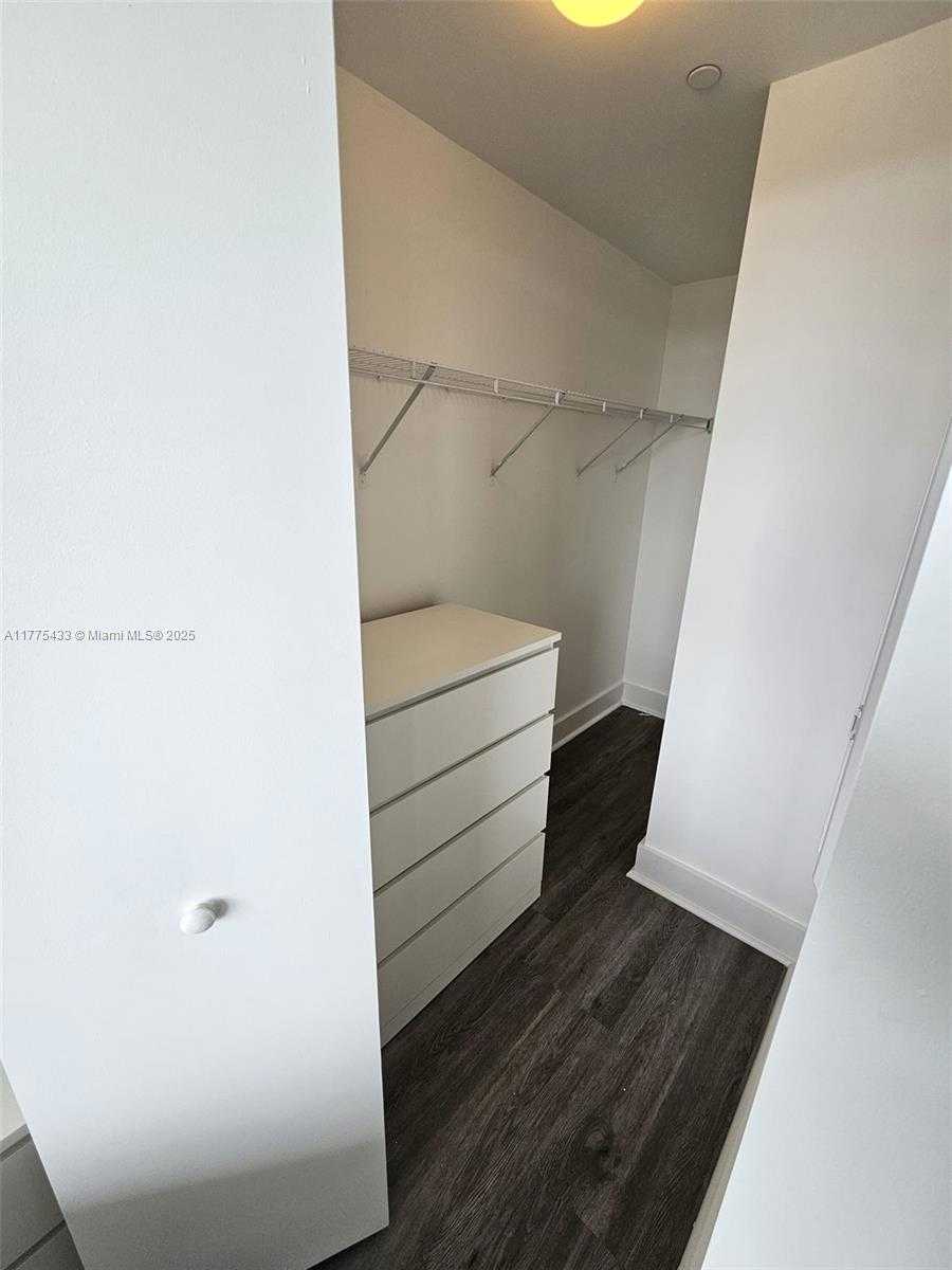 Small Image of 121 NORTH EAST 34 ST #2511, Miami Number 30