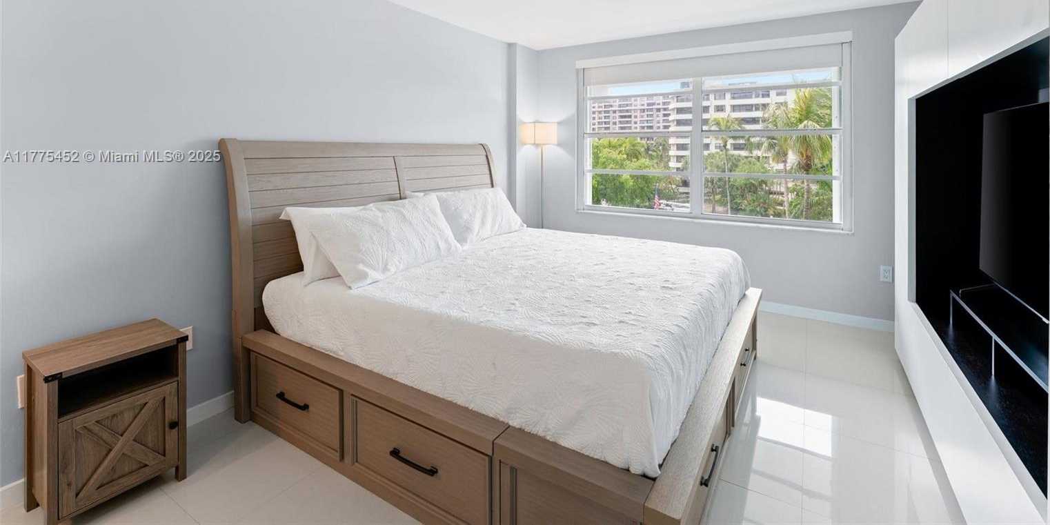 Small Image of 155 OCEAN LANE DR #407, Key Biscayne Number 14