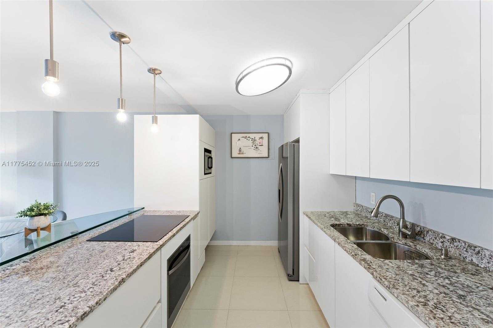 Small Image of 155 OCEAN LANE DR #407, Key Biscayne Number 2