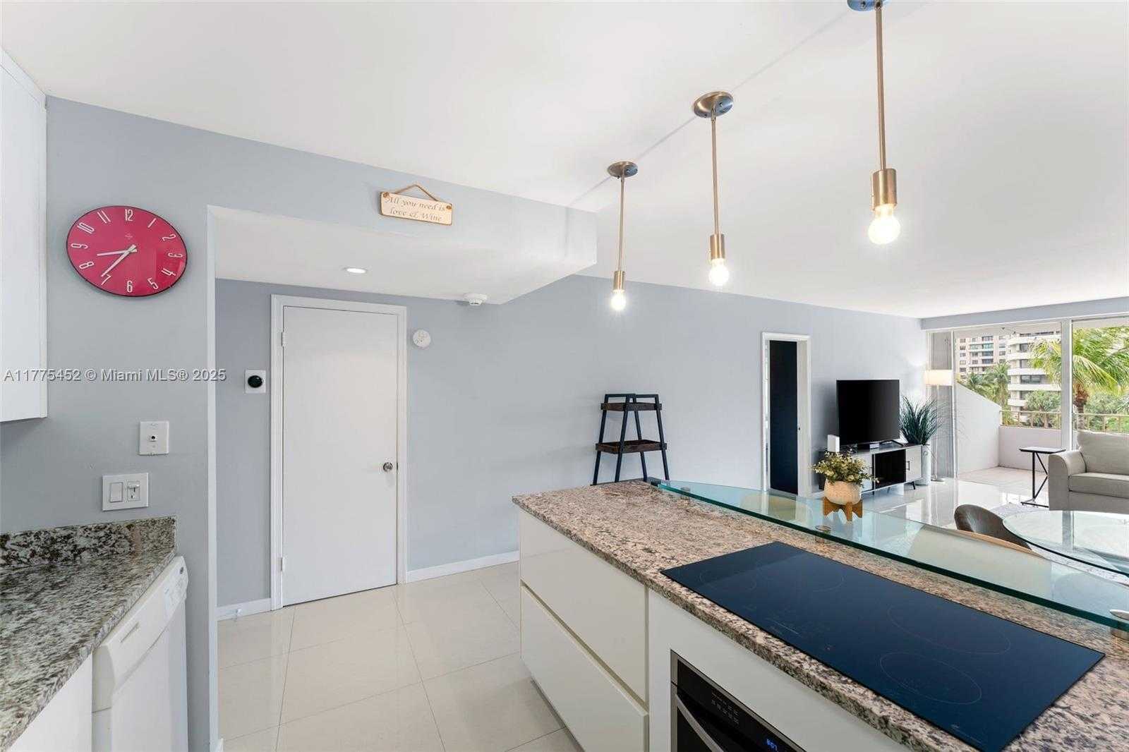 Small Image of 155 OCEAN LANE DR #407, Key Biscayne Number 3