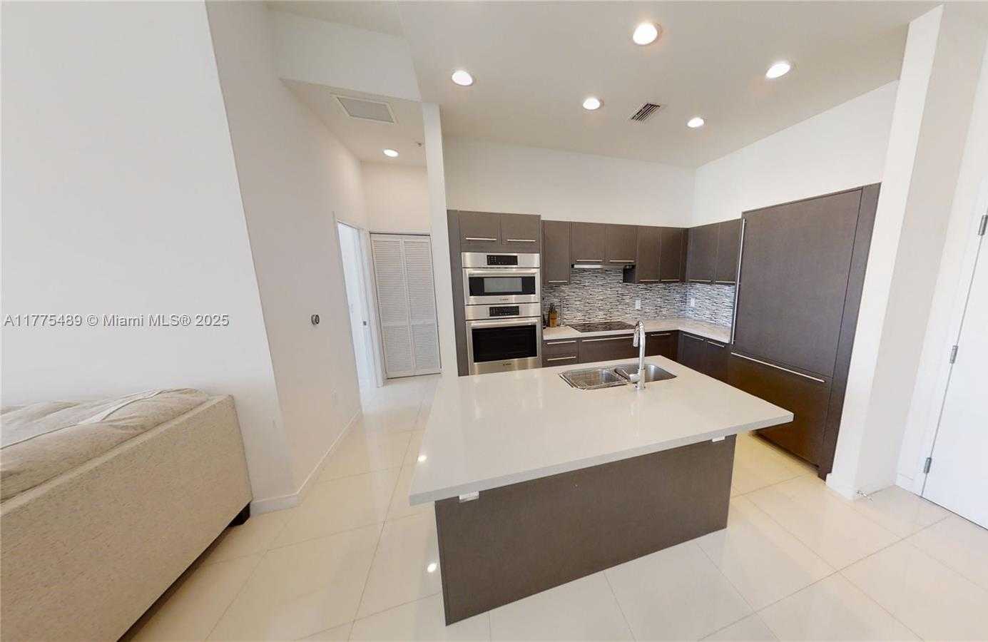 Small Image of 7825 NORTH WEST 107TH AVE #821, Doral Number 12
