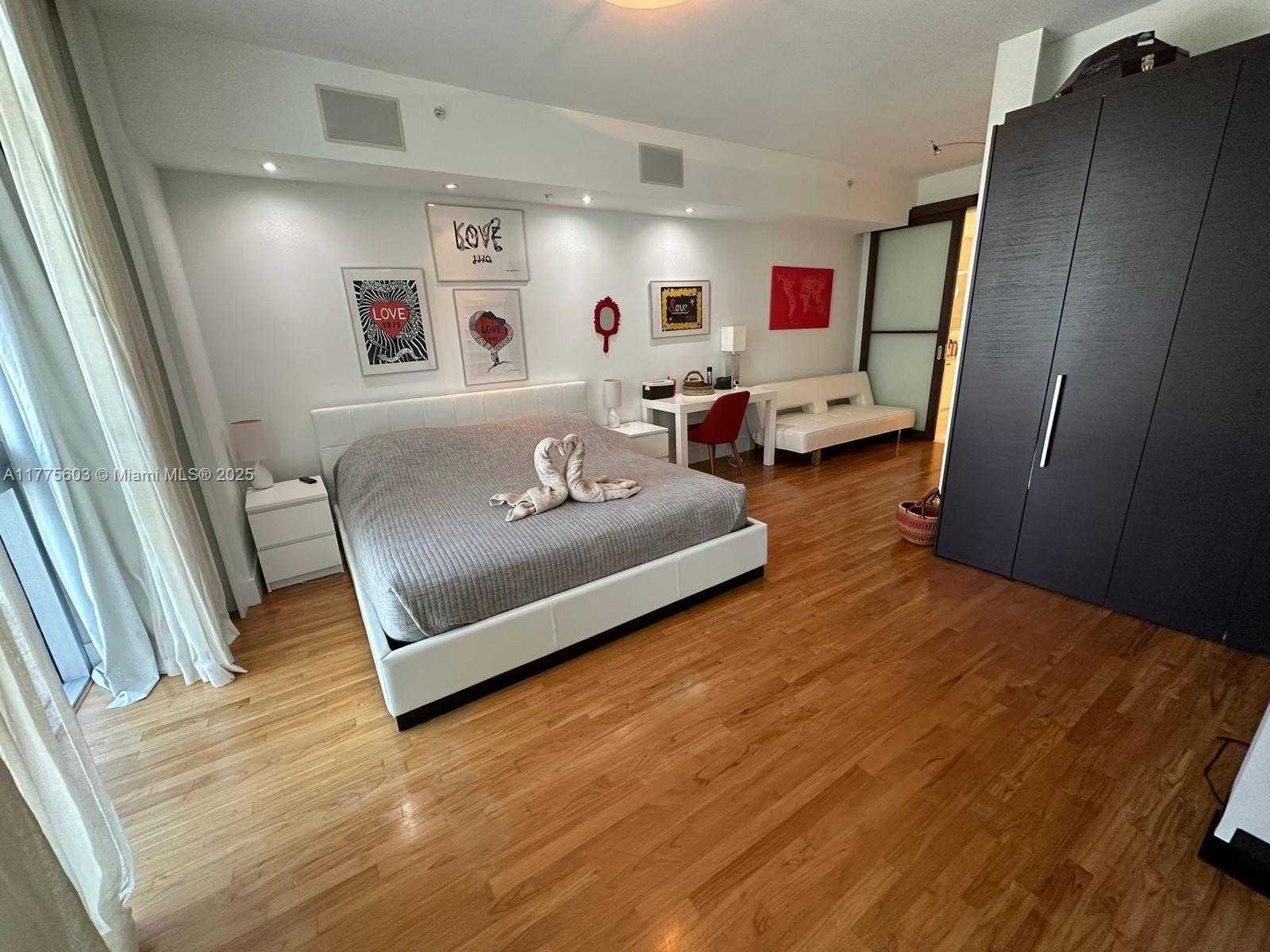 Small Image of 2001 MERIDIAN AVE #309, Miami Beach Number 10