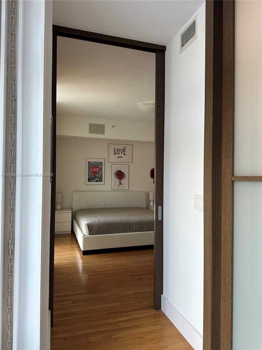 Small Image of 2001 MERIDIAN AVE #309, Miami Beach Number 11