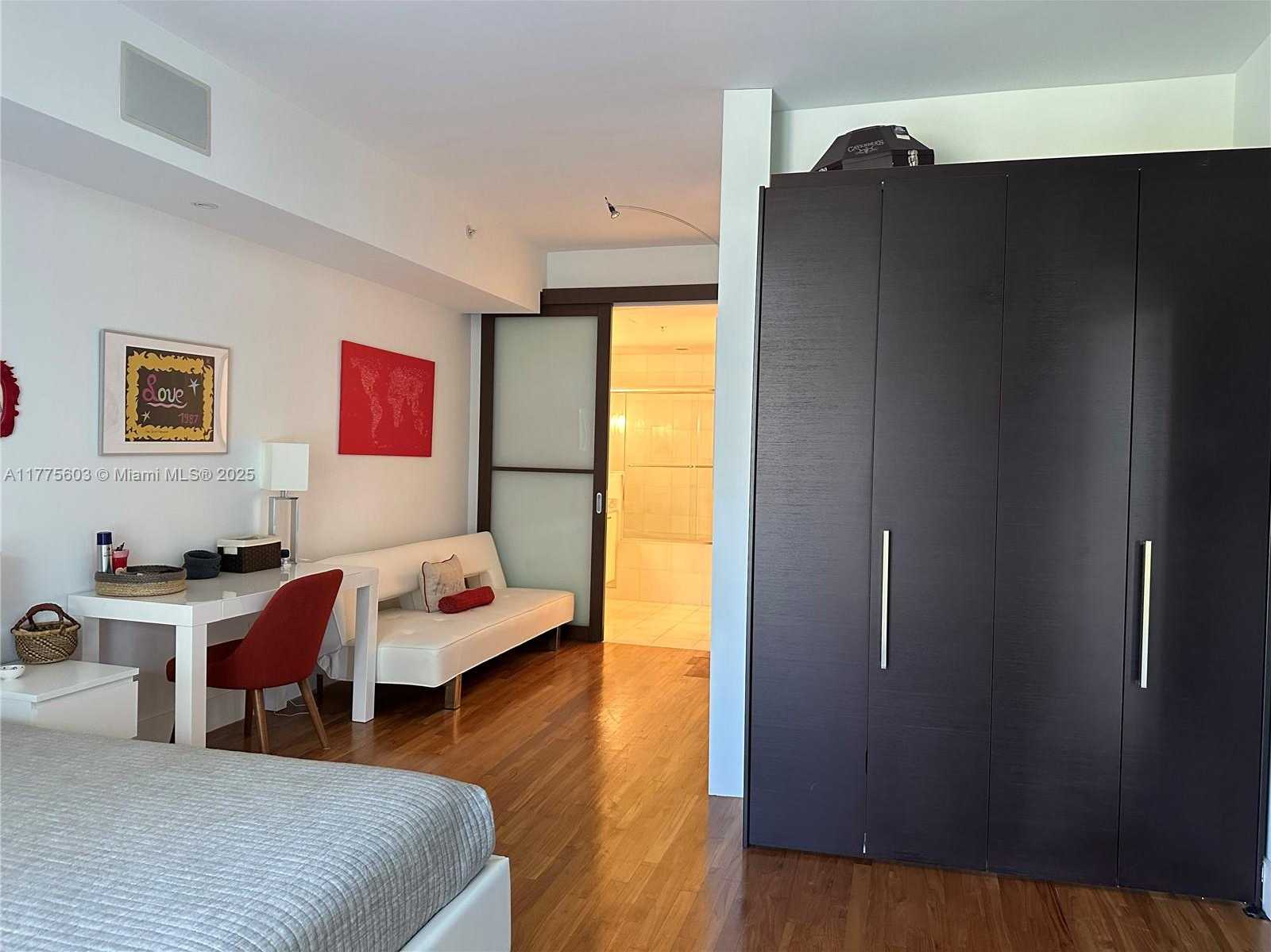 Small Image of 2001 MERIDIAN AVE #309, Miami Beach Number 12