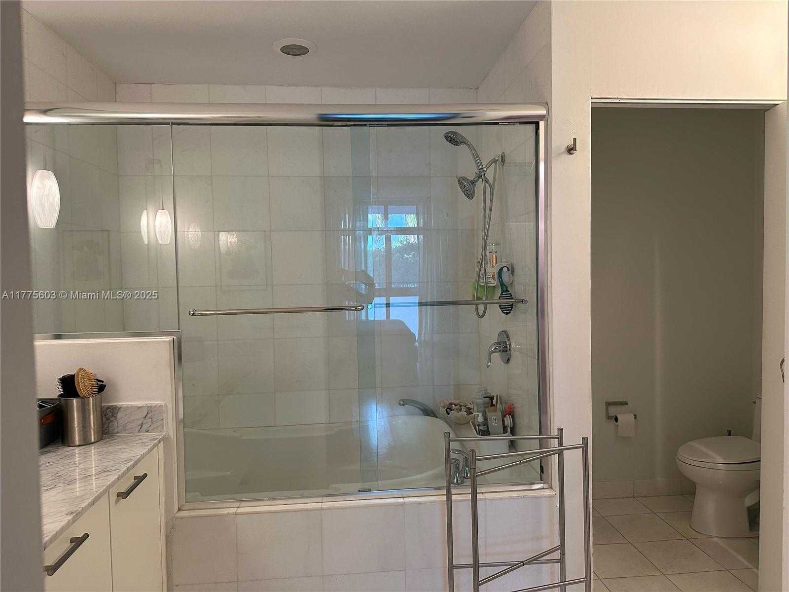 Small Image of 2001 MERIDIAN AVE #309, Miami Beach Number 14