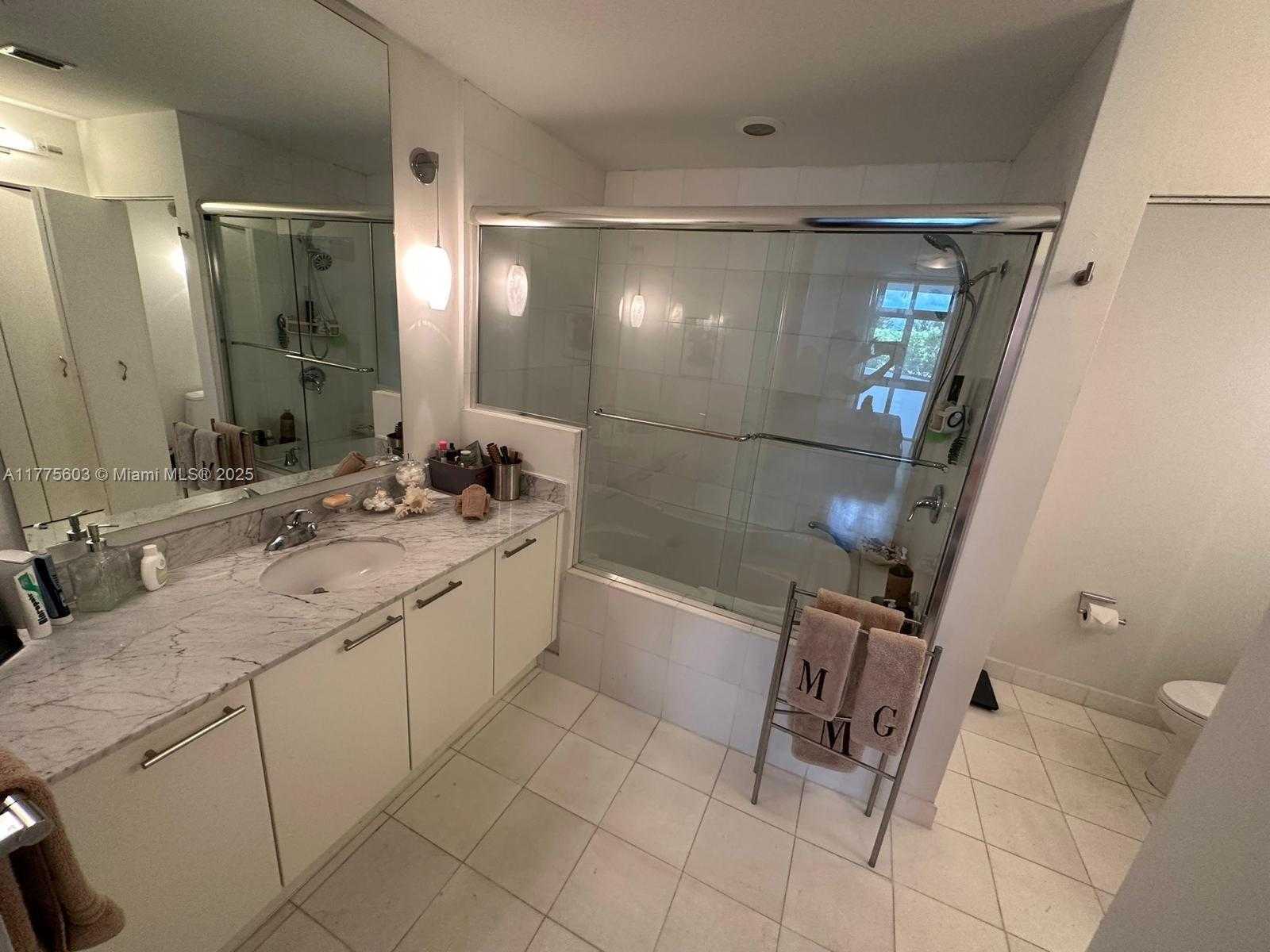 Small Image of 2001 MERIDIAN AVE #309, Miami Beach Number 15