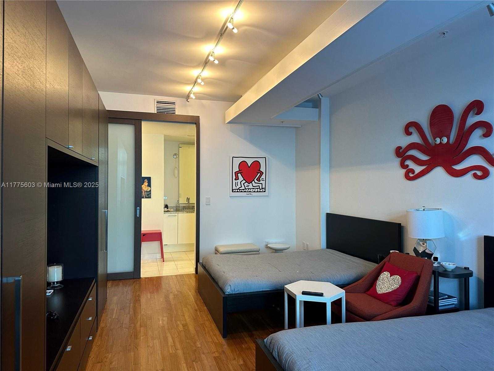Small Image of 2001 MERIDIAN AVE #309, Miami Beach Number 16
