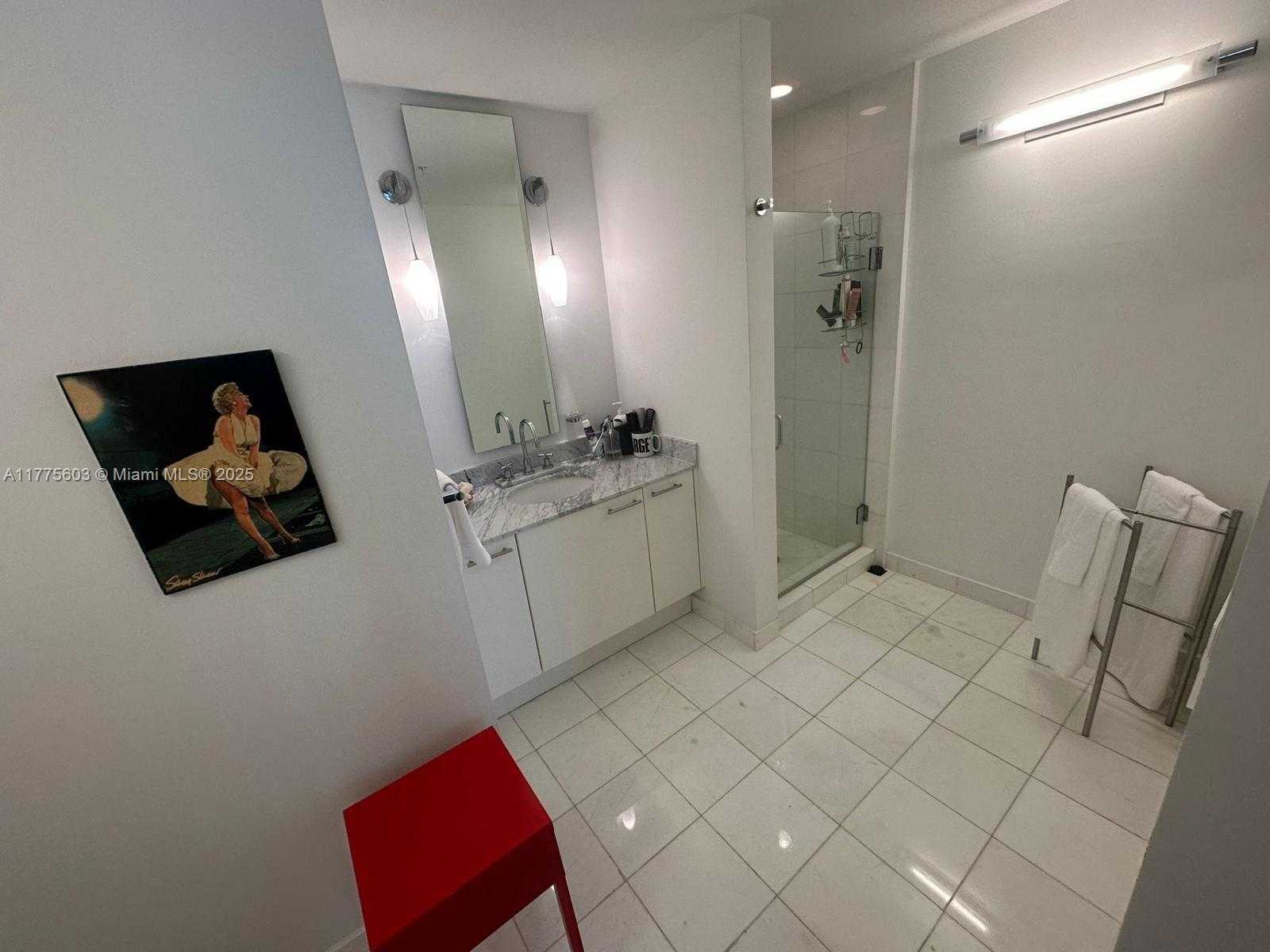 Small Image of 2001 MERIDIAN AVE #309, Miami Beach Number 18