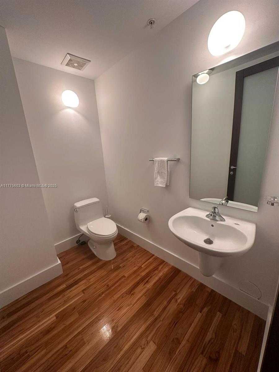Small Image of 2001 MERIDIAN AVE #309, Miami Beach Number 19