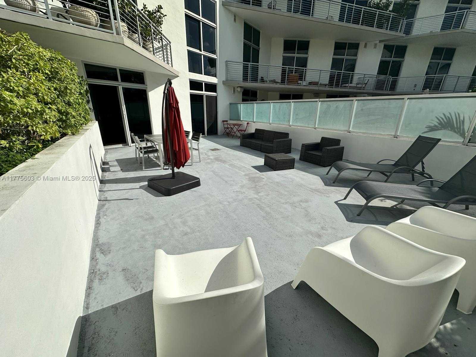Small Image of 2001 MERIDIAN AVE #309, Miami Beach Number 2