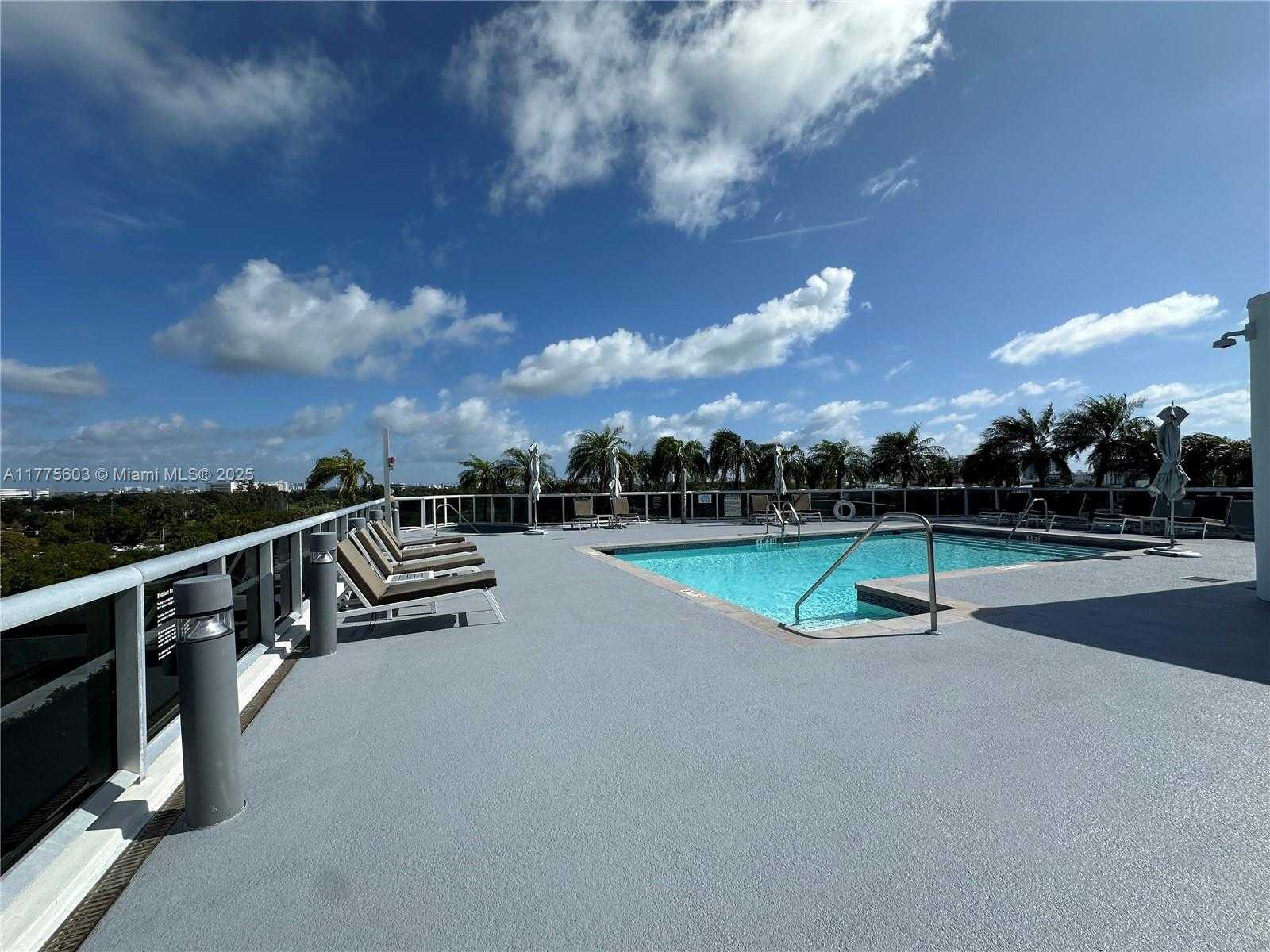 Small Image of 2001 MERIDIAN AVE #309, Miami Beach Number 22