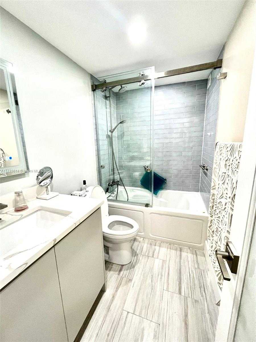 Small Image of 3505 #1421, Hollywood Number 13