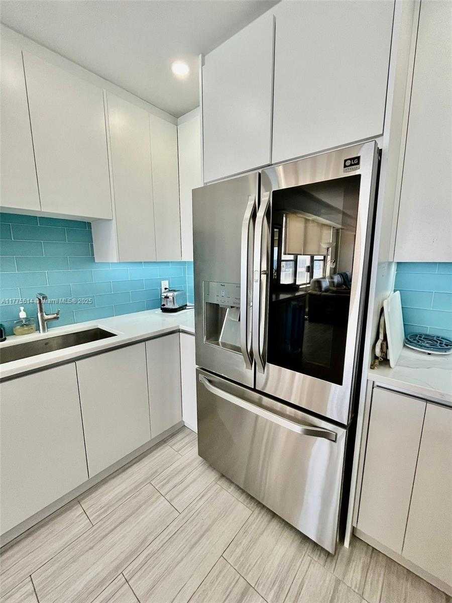 Small Image of 3505 #1421, Hollywood Number 6