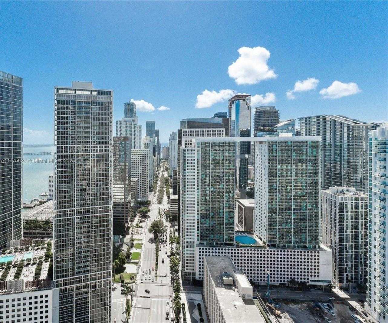 Small Image of 200 BISCAYNE BOULEVARD WAY #4004, Miami Number 10