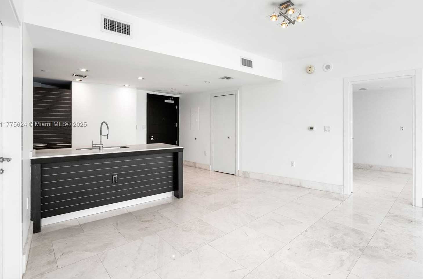 Small Image of 200 BISCAYNE BOULEVARD WAY #4004, Miami Number 15