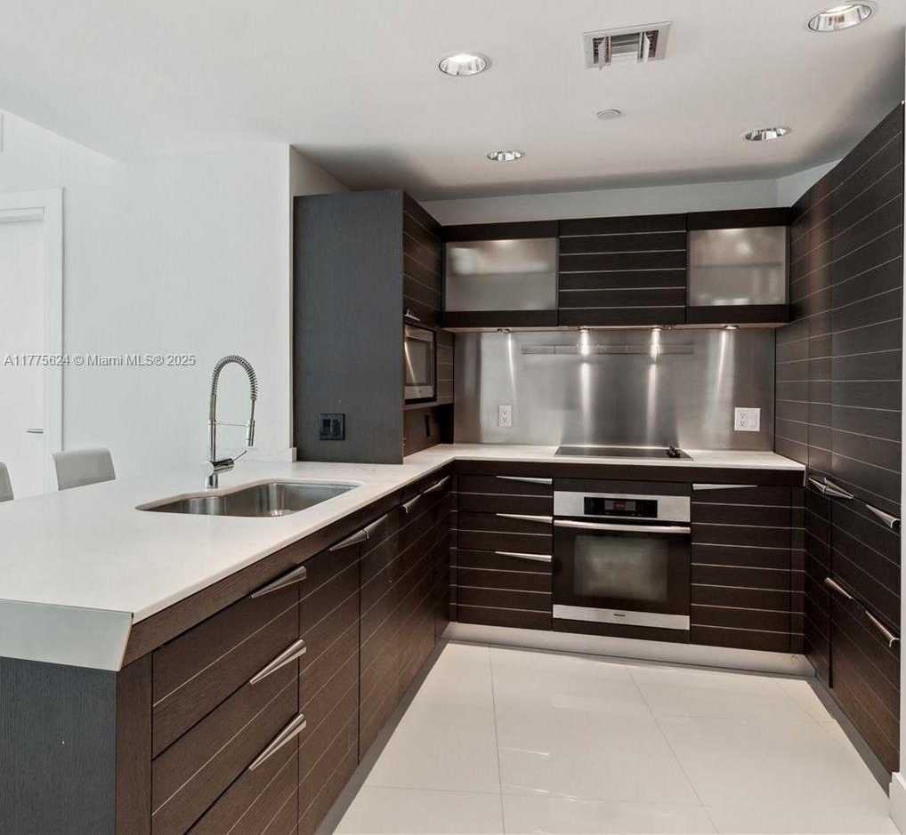 Small Image of 200 BISCAYNE BOULEVARD WAY #4004, Miami Number 2