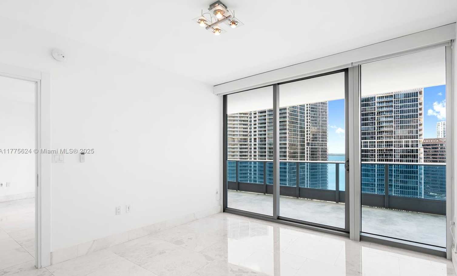 Small Image of 200 BISCAYNE BOULEVARD WAY #4004, Miami Number 21