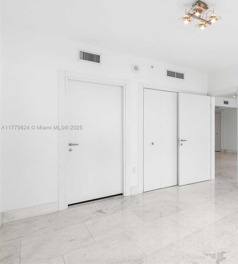 Small Image of 200 BISCAYNE BOULEVARD WAY #4004, Miami Number 22