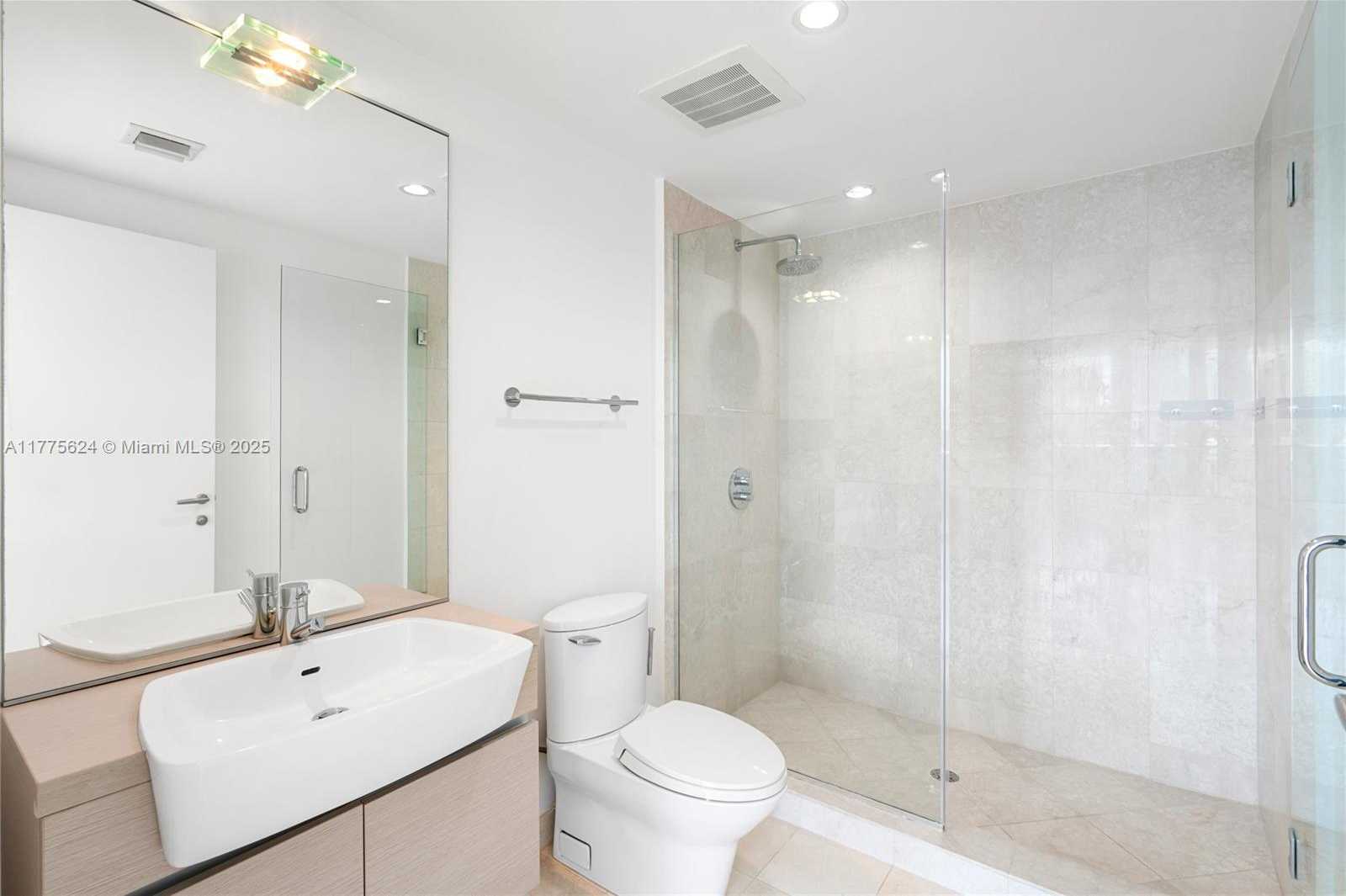 Small Image of 200 BISCAYNE BOULEVARD WAY #4004, Miami Number 24