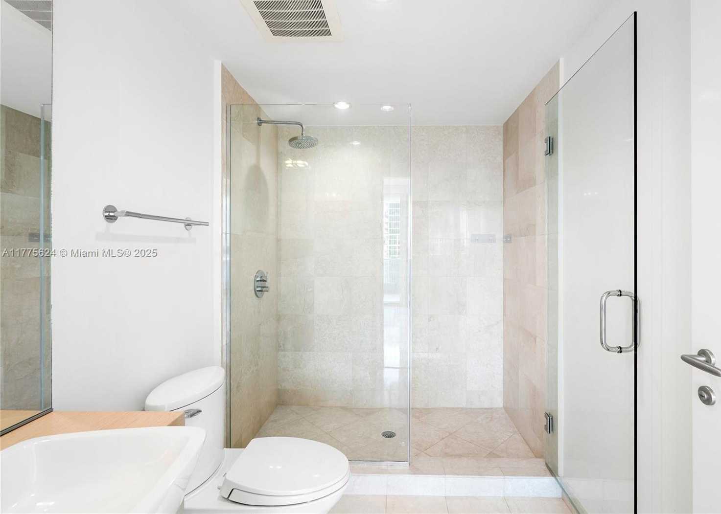 Small Image of 200 BISCAYNE BOULEVARD WAY #4004, Miami Number 25