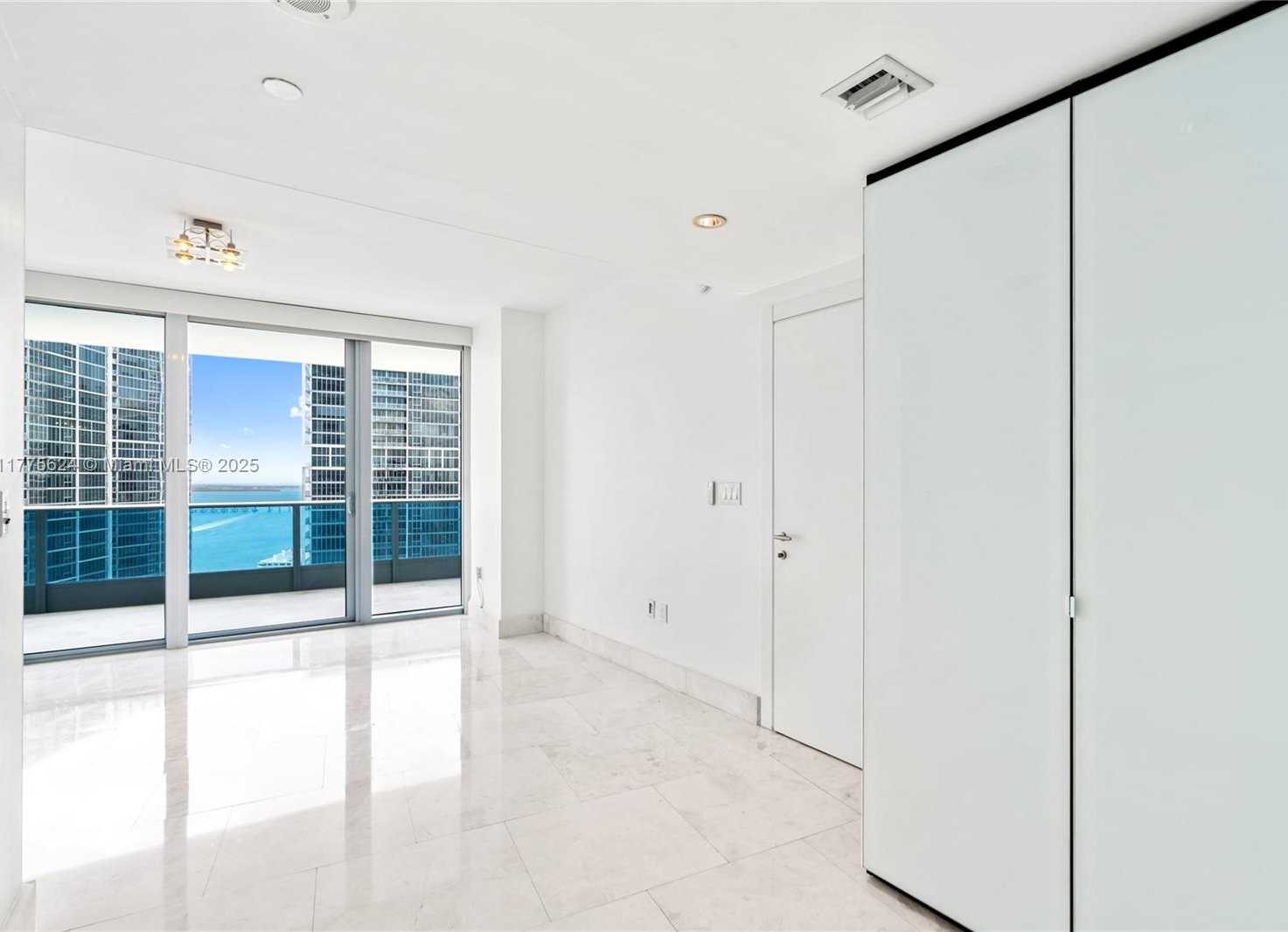 Small Image of 200 BISCAYNE BOULEVARD WAY #4004, Miami Number 29