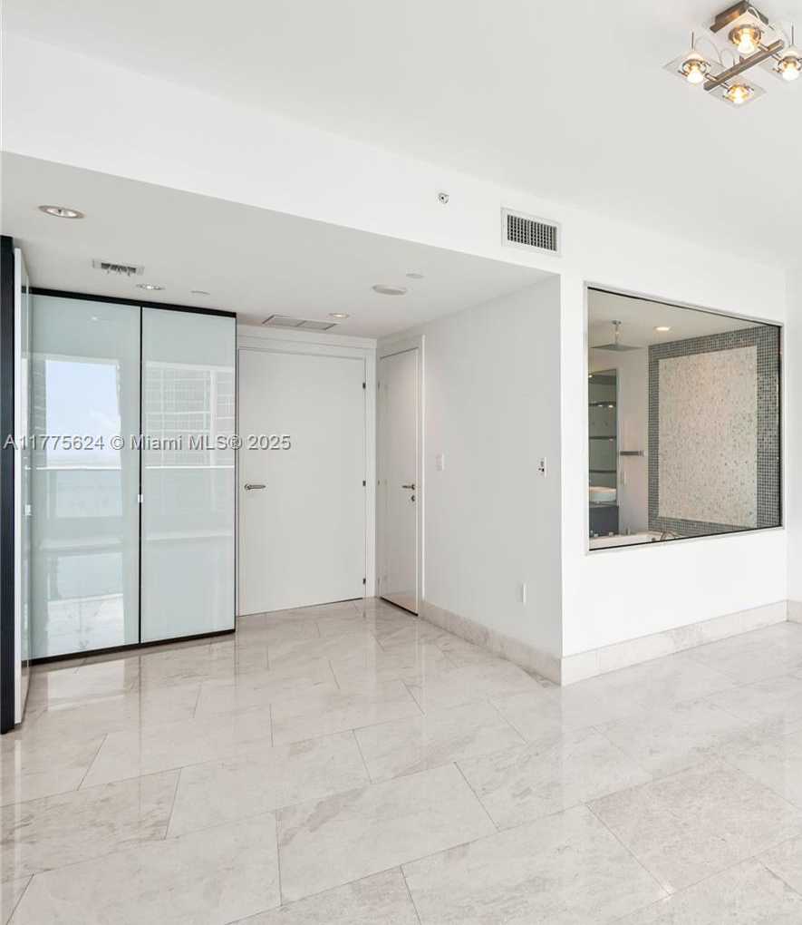 Small Image of 200 BISCAYNE BOULEVARD WAY #4004, Miami Number 31