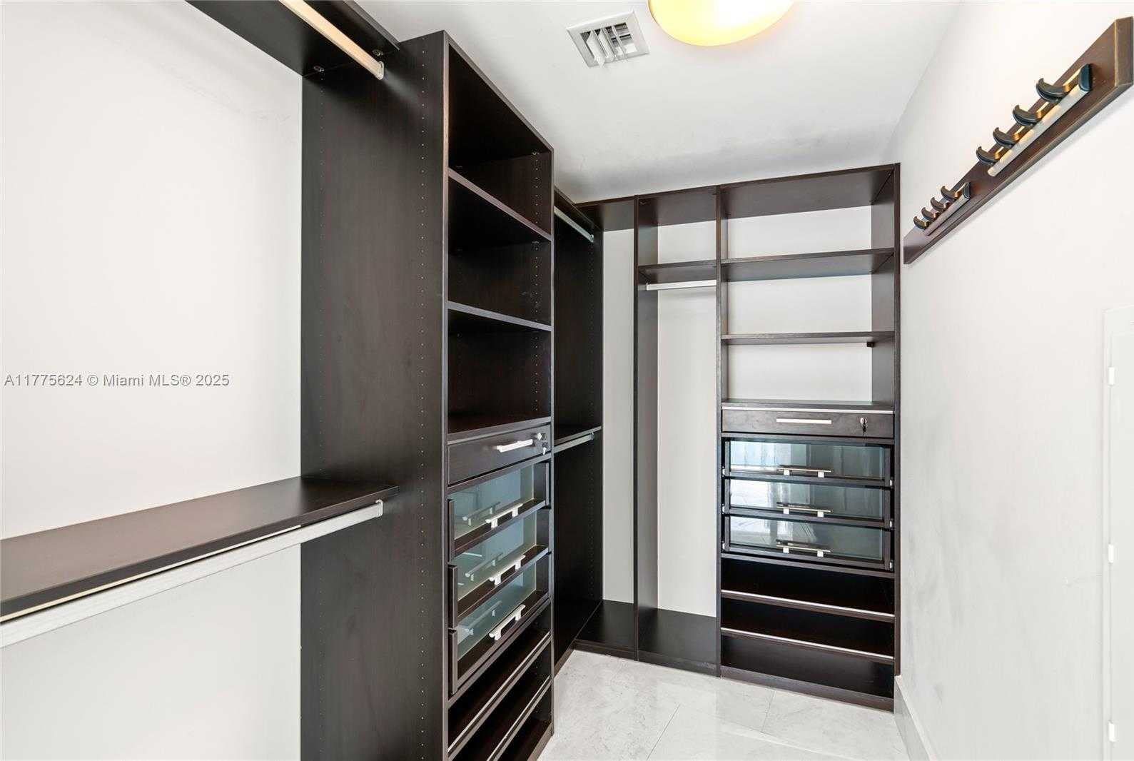 Small Image of 200 BISCAYNE BOULEVARD WAY #4004, Miami Number 34