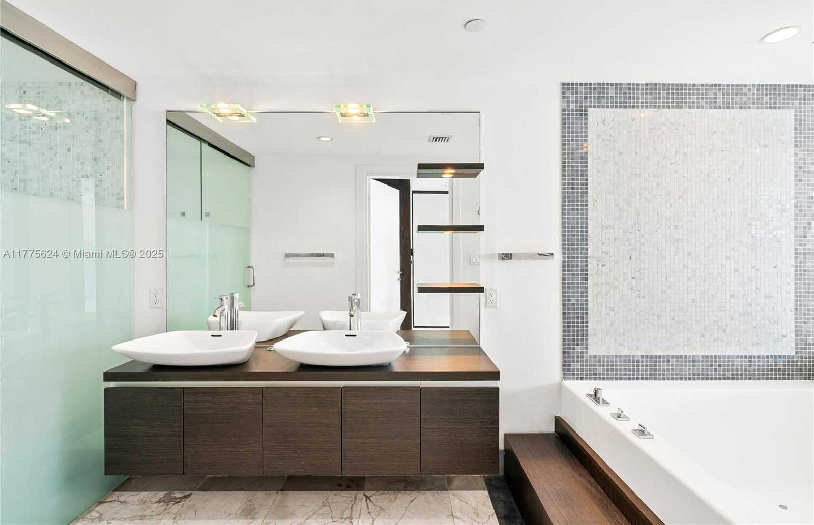 Small Image of 200 BISCAYNE BOULEVARD WAY #4004, Miami Number 35