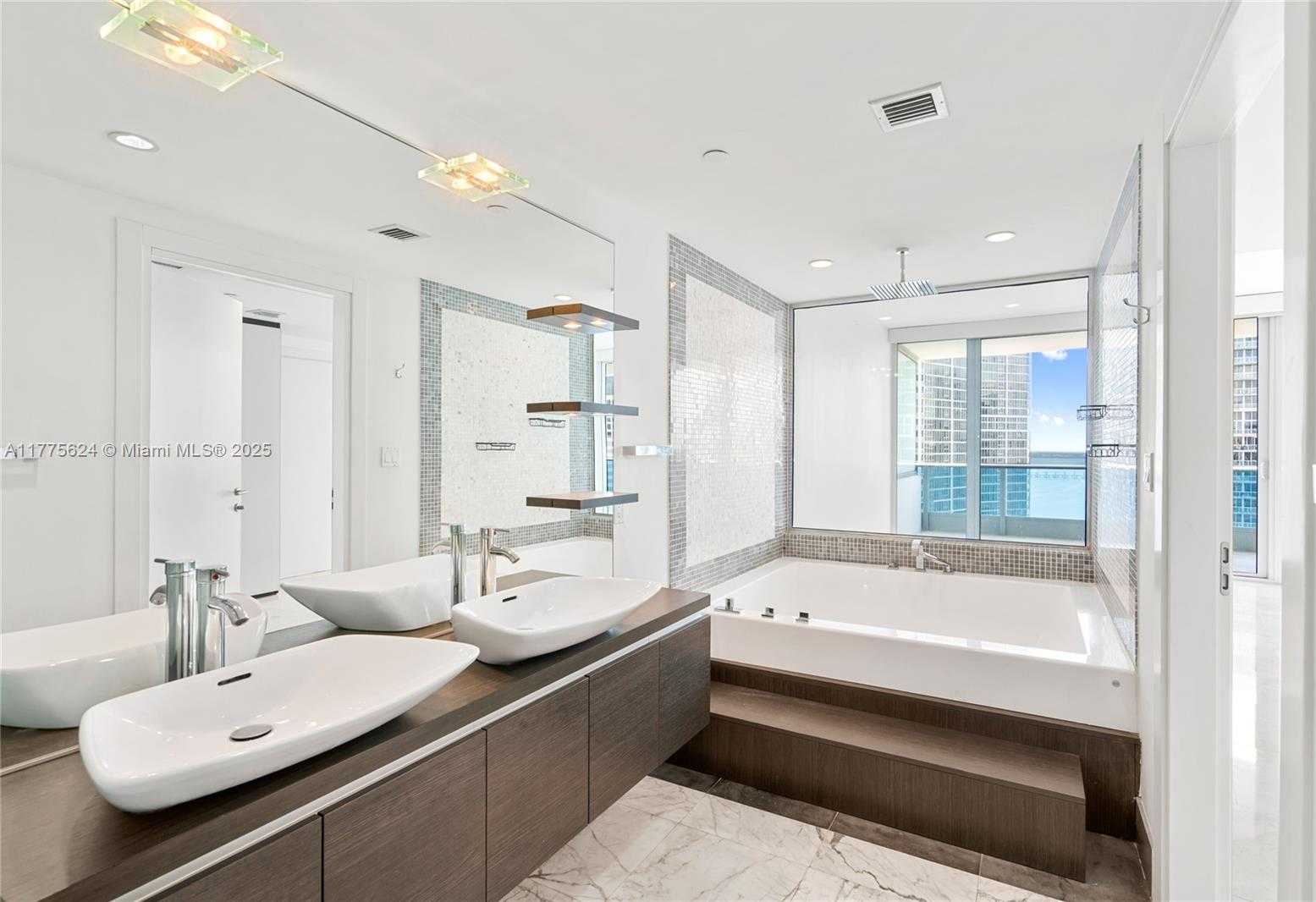 Small Image of 200 BISCAYNE BOULEVARD WAY #4004, Miami Number 36