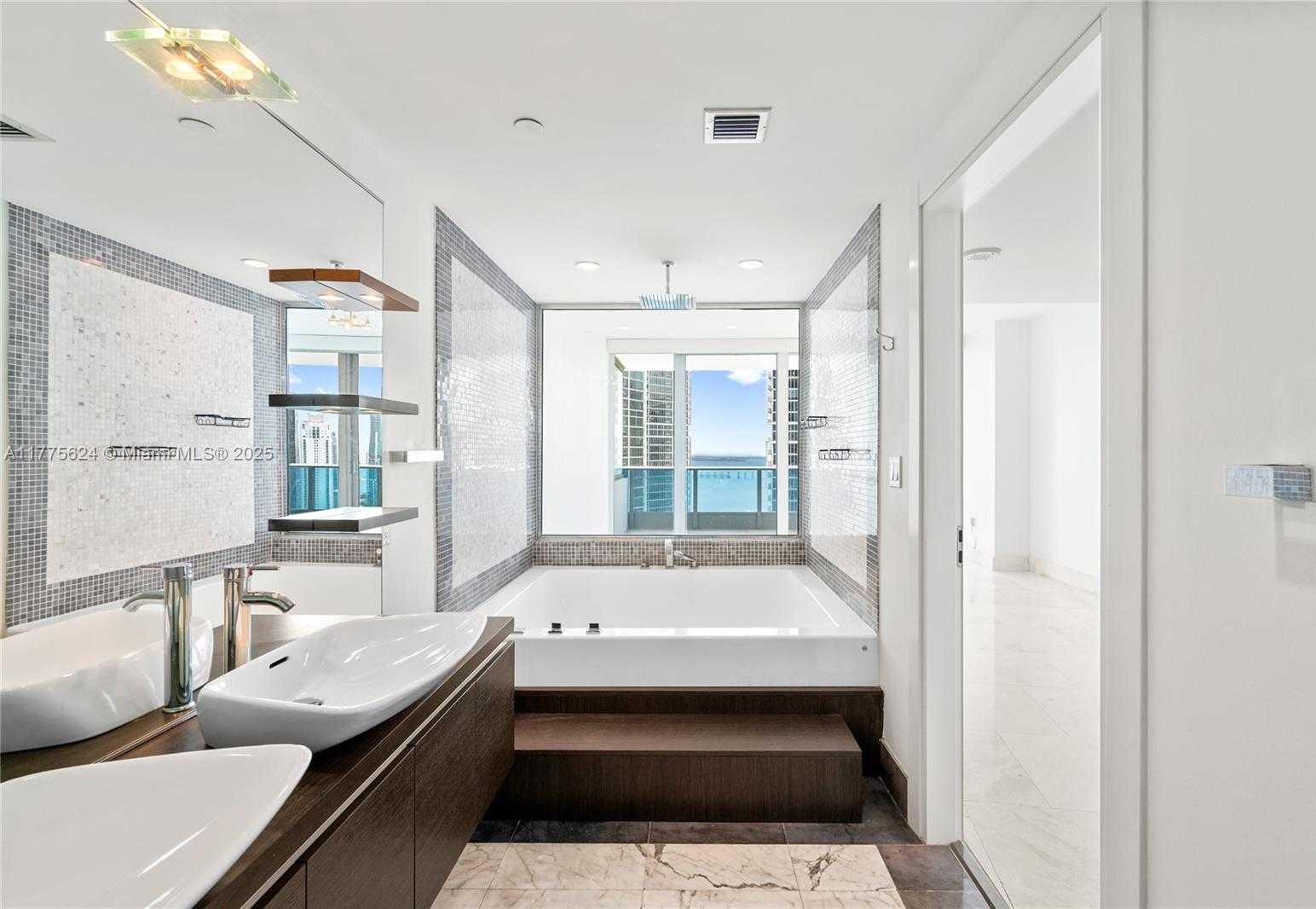 Small Image of 200 BISCAYNE BOULEVARD WAY #4004, Miami Number 37