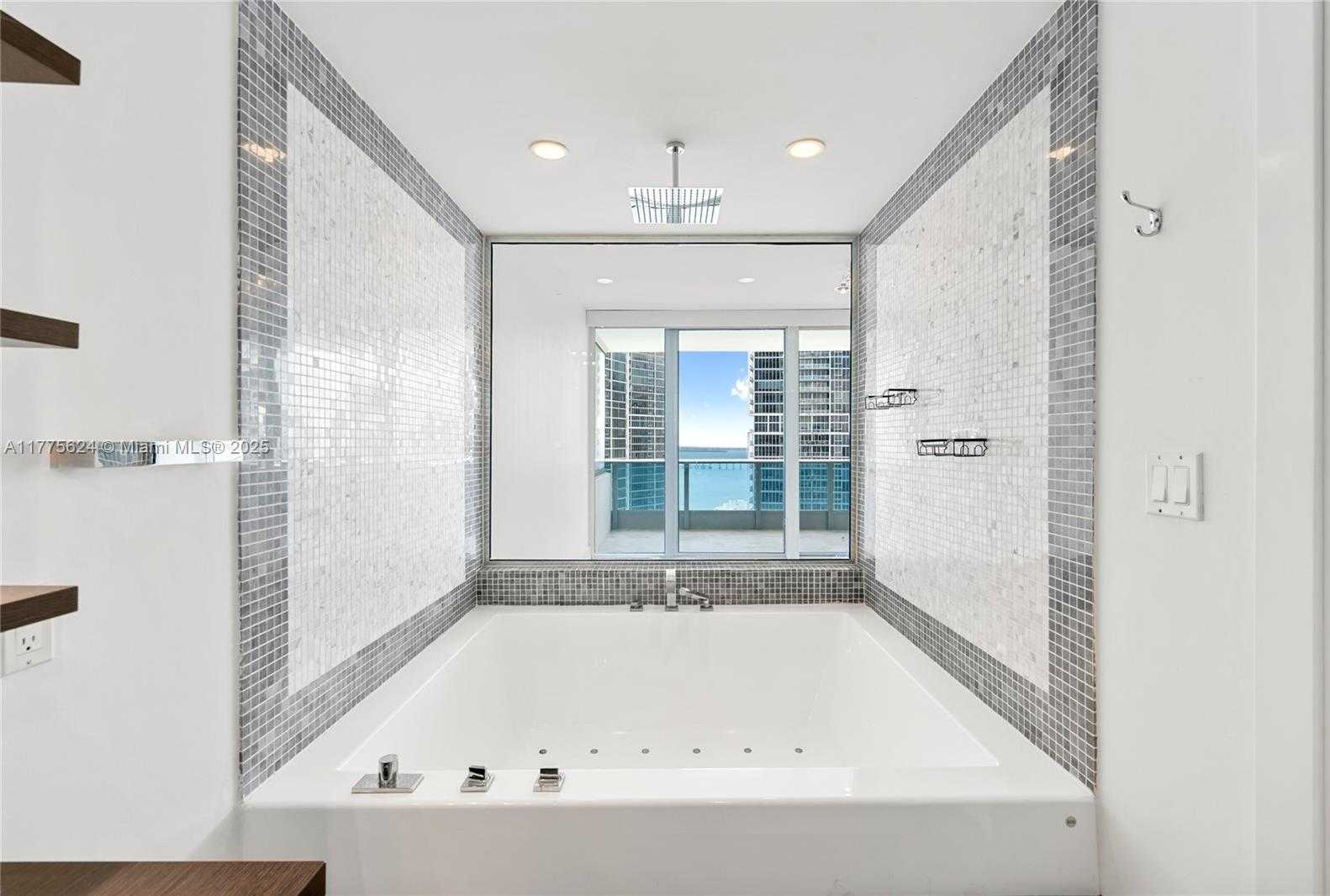 Small Image of 200 BISCAYNE BOULEVARD WAY #4004, Miami Number 38